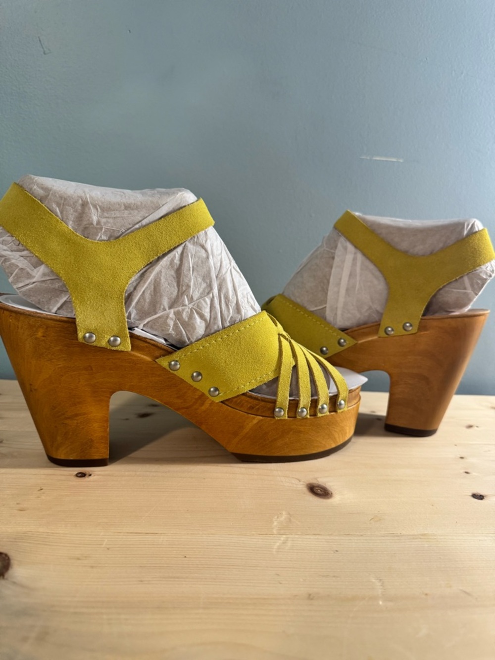 FRYE & CO ANTHROPOLOGY CHUNKY HEELS